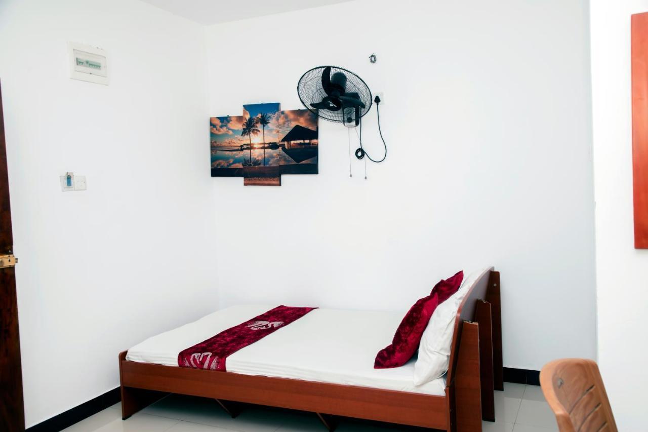 Golden Star Guest House Джафна Экстерьер фото