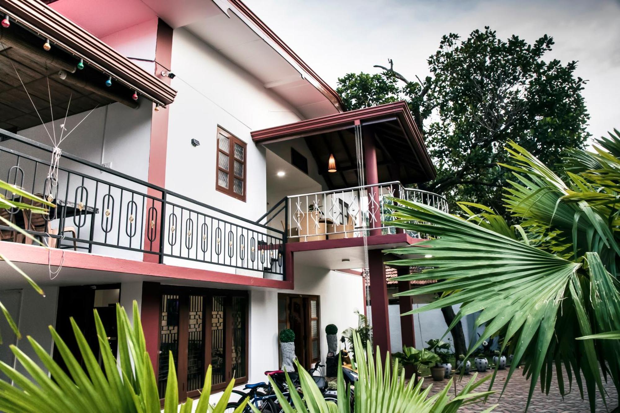 Golden Star Guest House Джафна Экстерьер фото