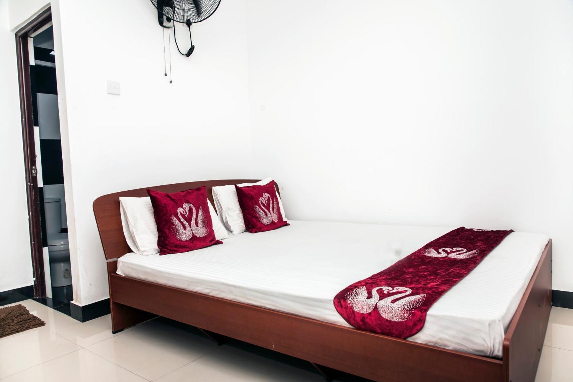 Golden Star Guest House Джафна Экстерьер фото