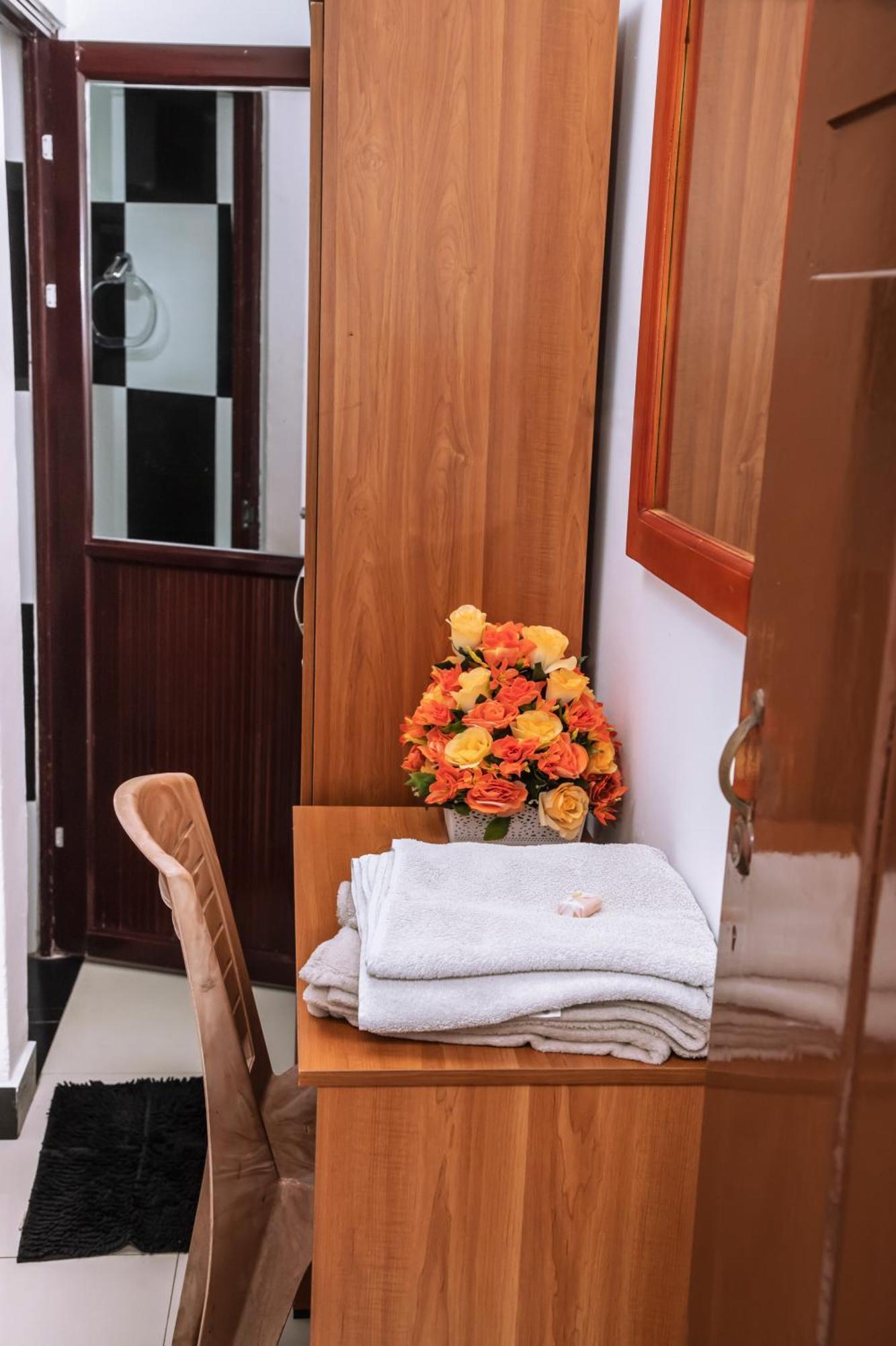 Golden Star Guest House Джафна Экстерьер фото