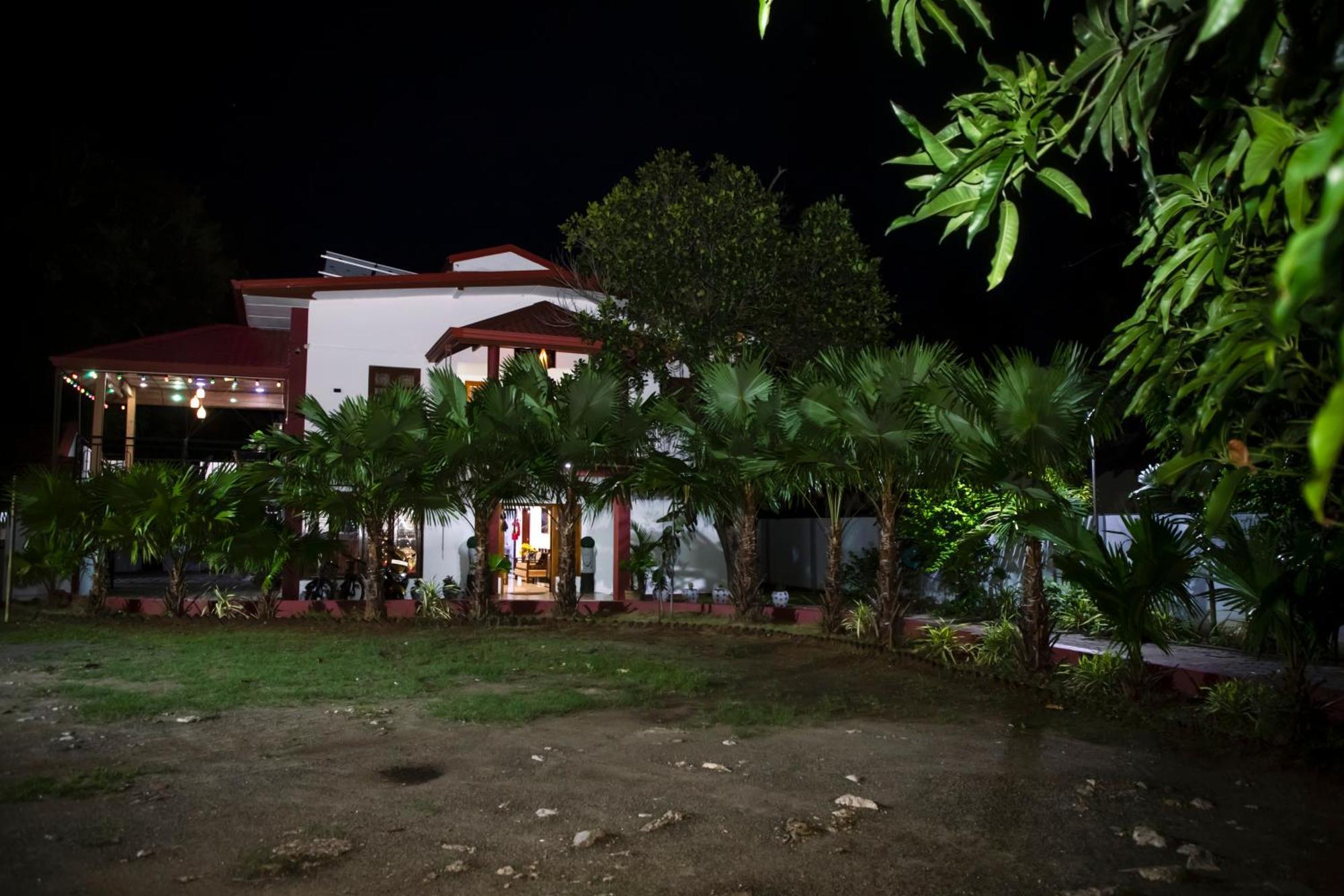 Golden Star Guest House Джафна Экстерьер фото