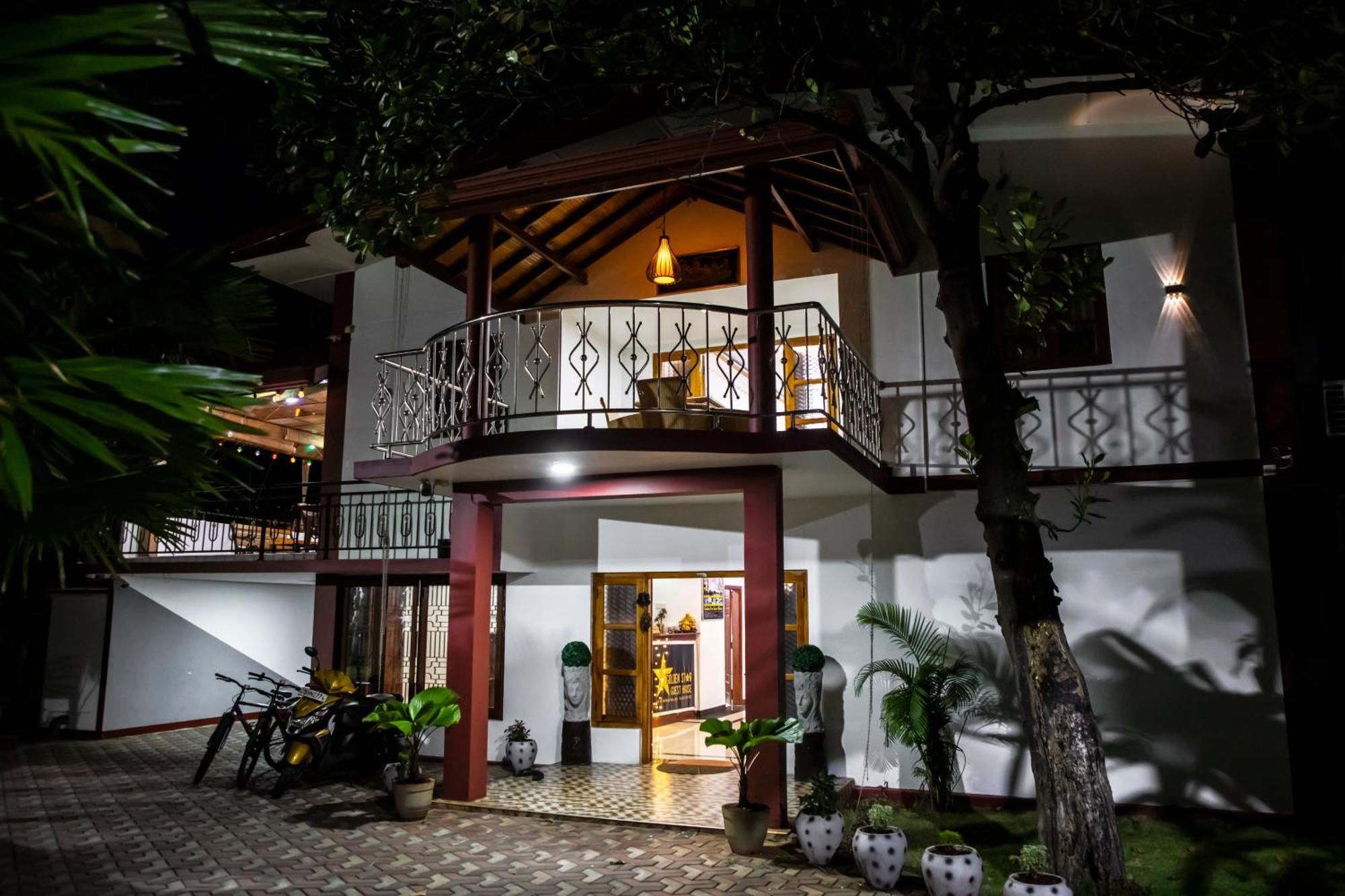 Golden Star Guest House Джафна Экстерьер фото