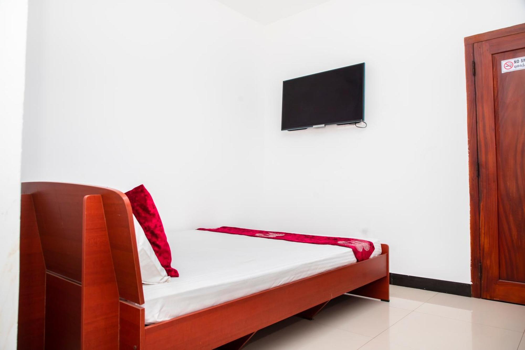 Golden Star Guest House Джафна Экстерьер фото