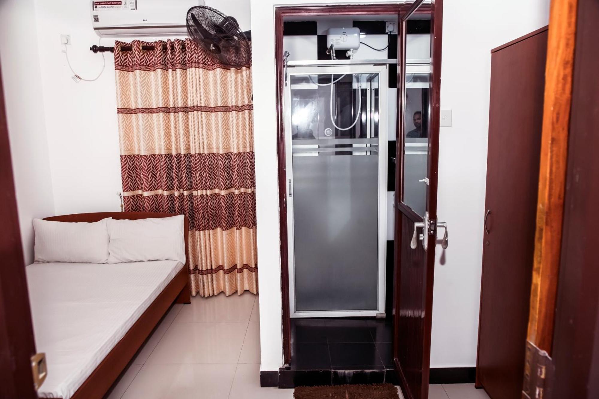Golden Star Guest House Джафна Экстерьер фото