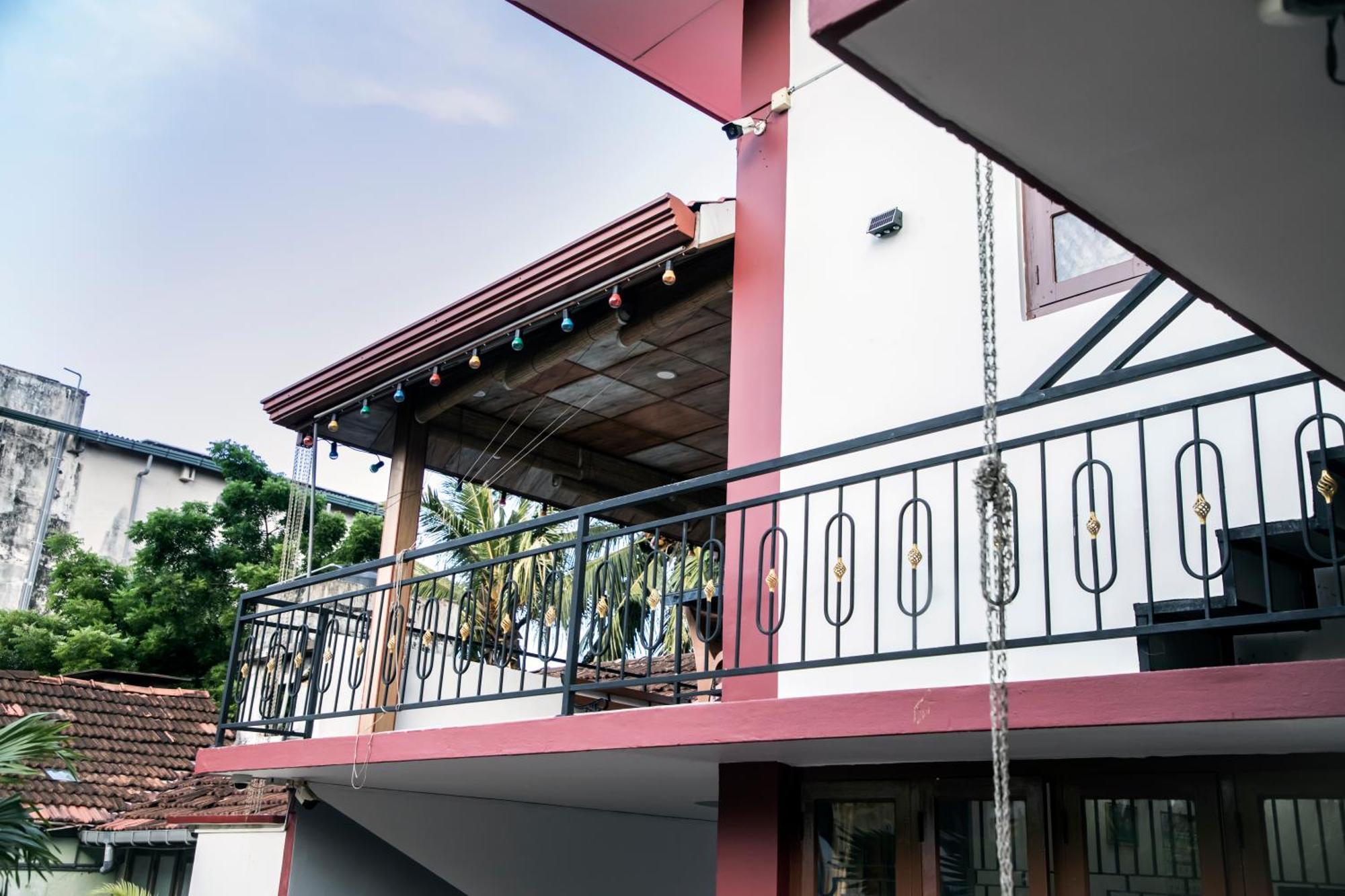 Golden Star Guest House Джафна Экстерьер фото