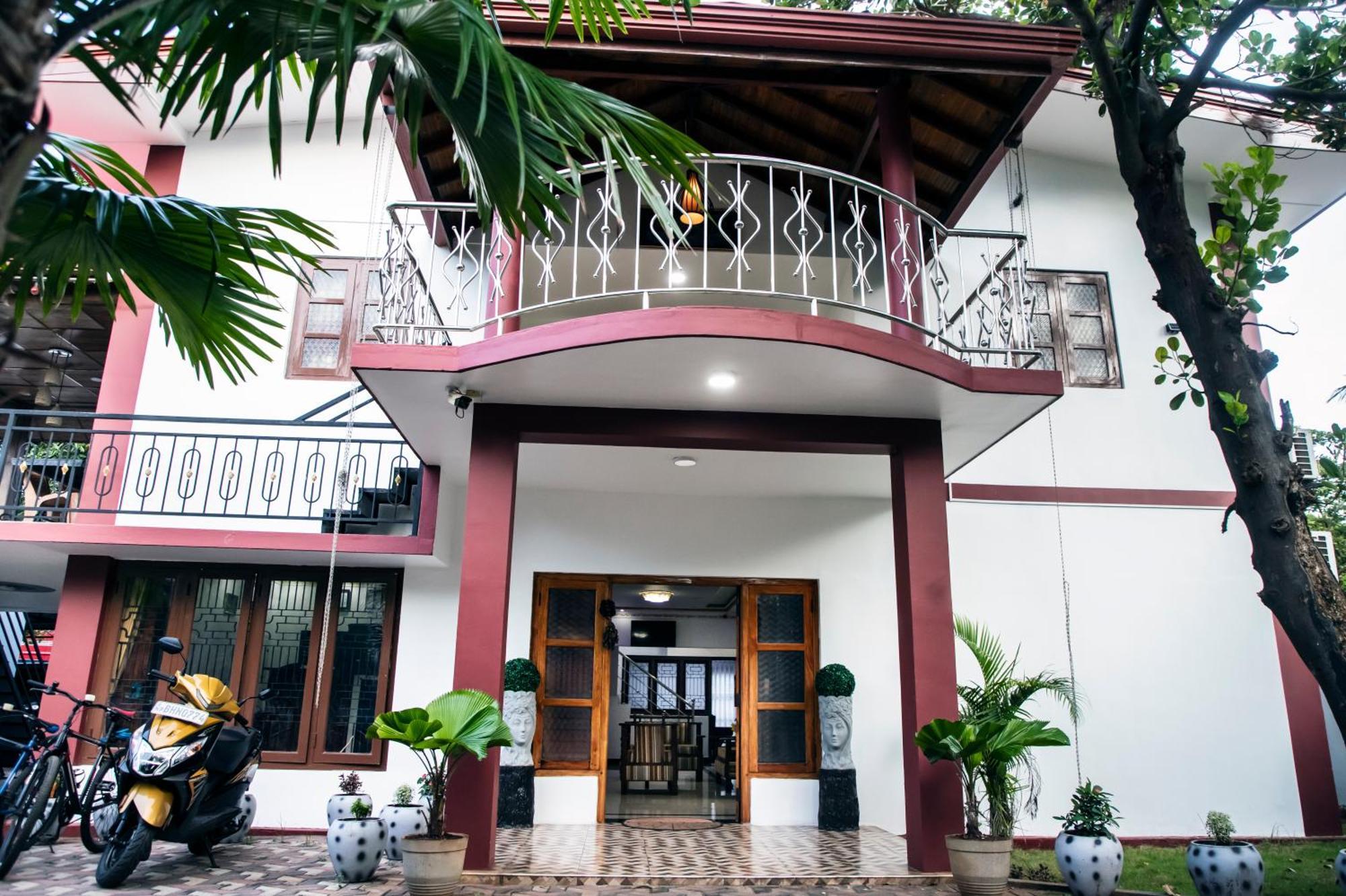 Golden Star Guest House Джафна Экстерьер фото