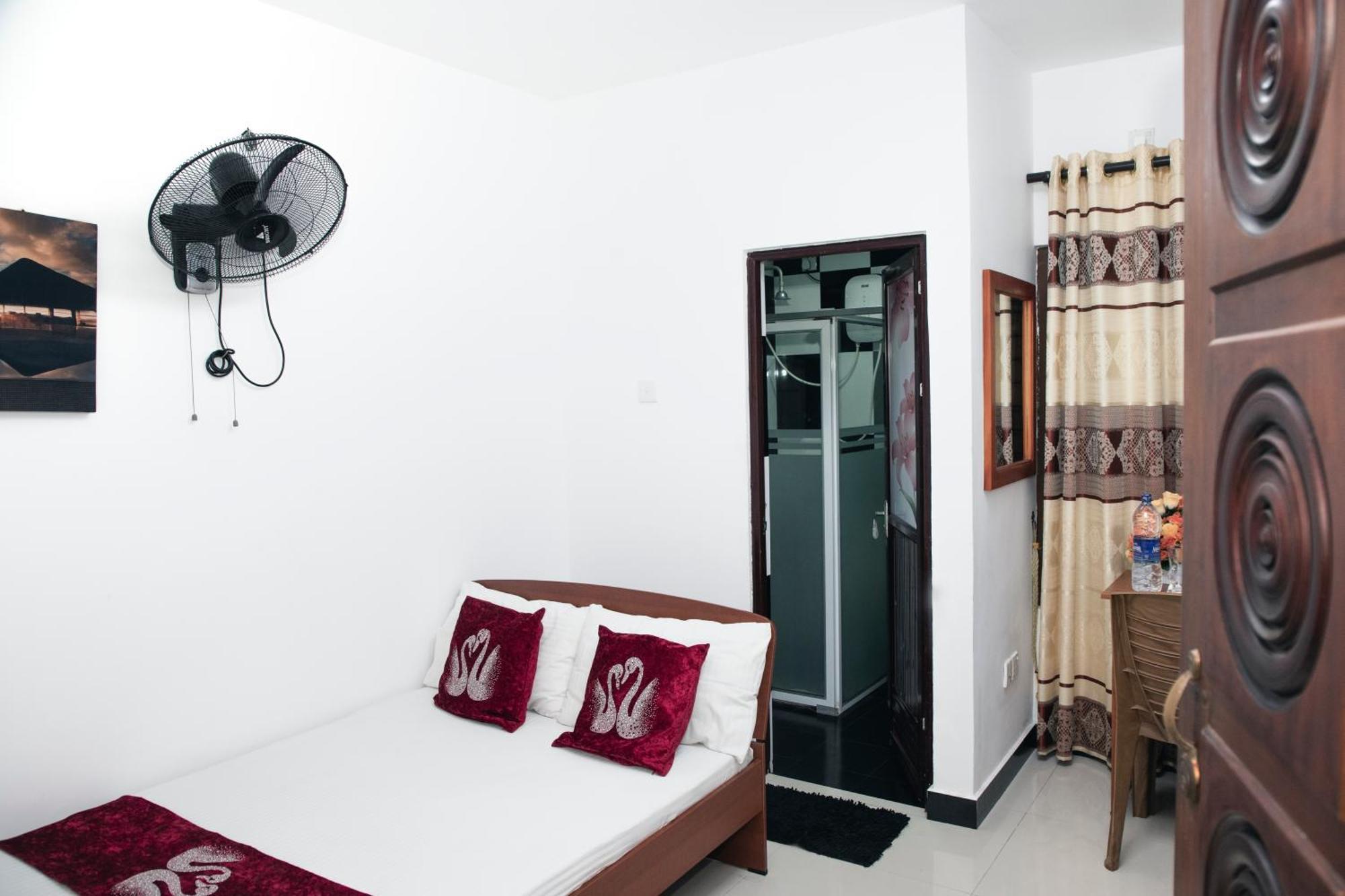 Golden Star Guest House Джафна Экстерьер фото